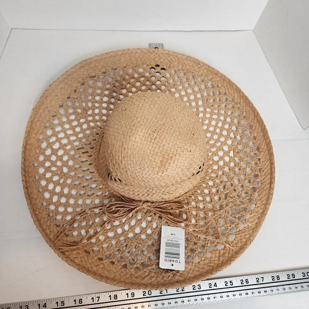 Torrid Small Medium Oversize Floppy Hat Sun Spring Women Straw Vacation Travel